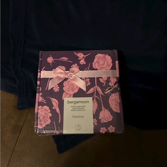 4 Packs of 4.4oz ScentedCandles🕯️Gift🎁Set from Soy WaxEssentialOil 120HBurning - Picture 4 of 8